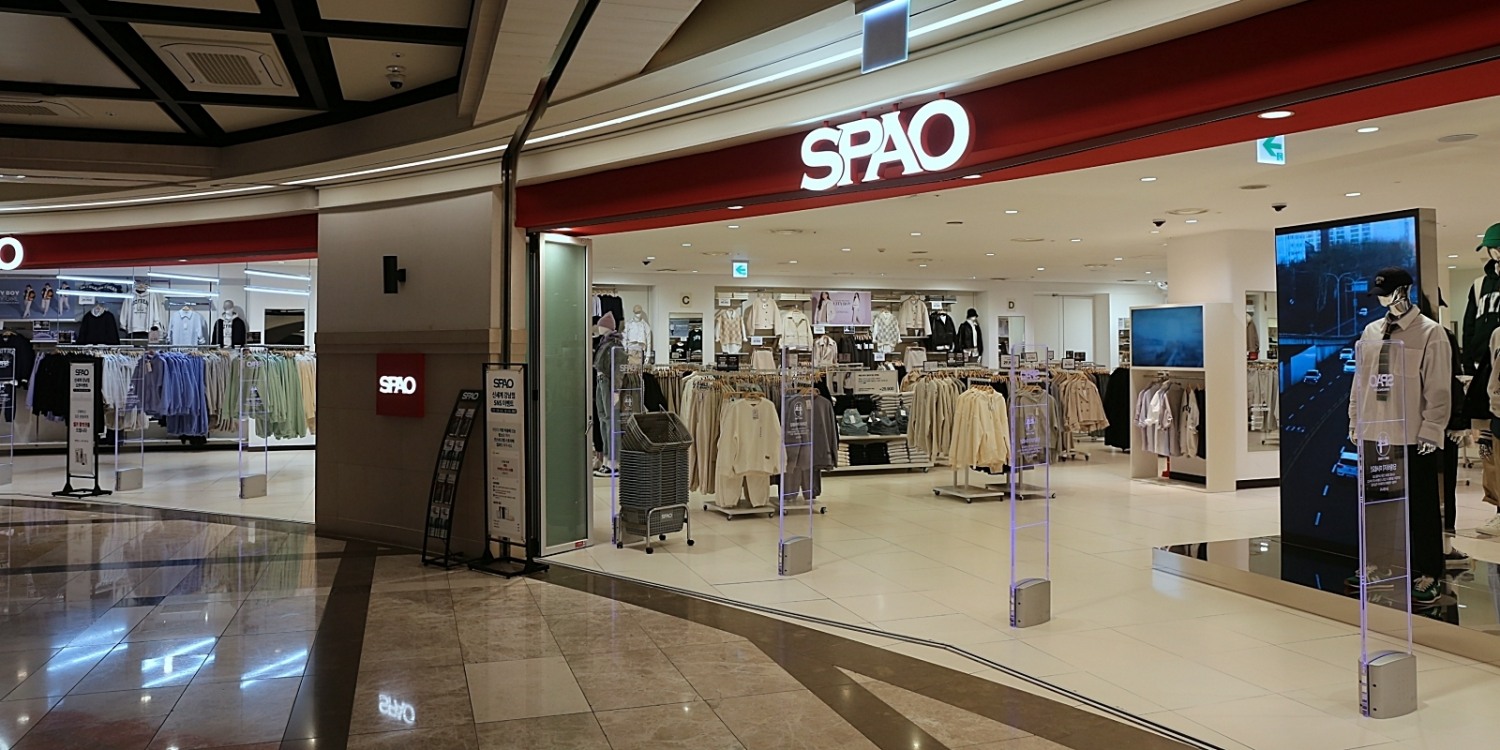 이랜드리테일과 이랜드월드가 공정위로부터 과징금 40억7900만원을 물게 됐다. 사진은 강남 스파오 매장/사진제공=본사 DB