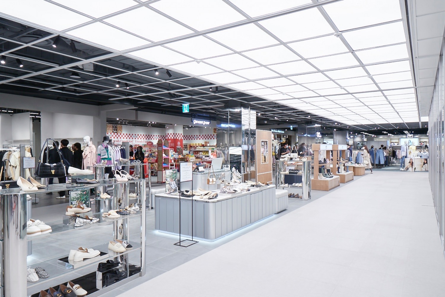 스트리트패션전문관 플레이그라운드 매장./ 사진제공 = 신세계