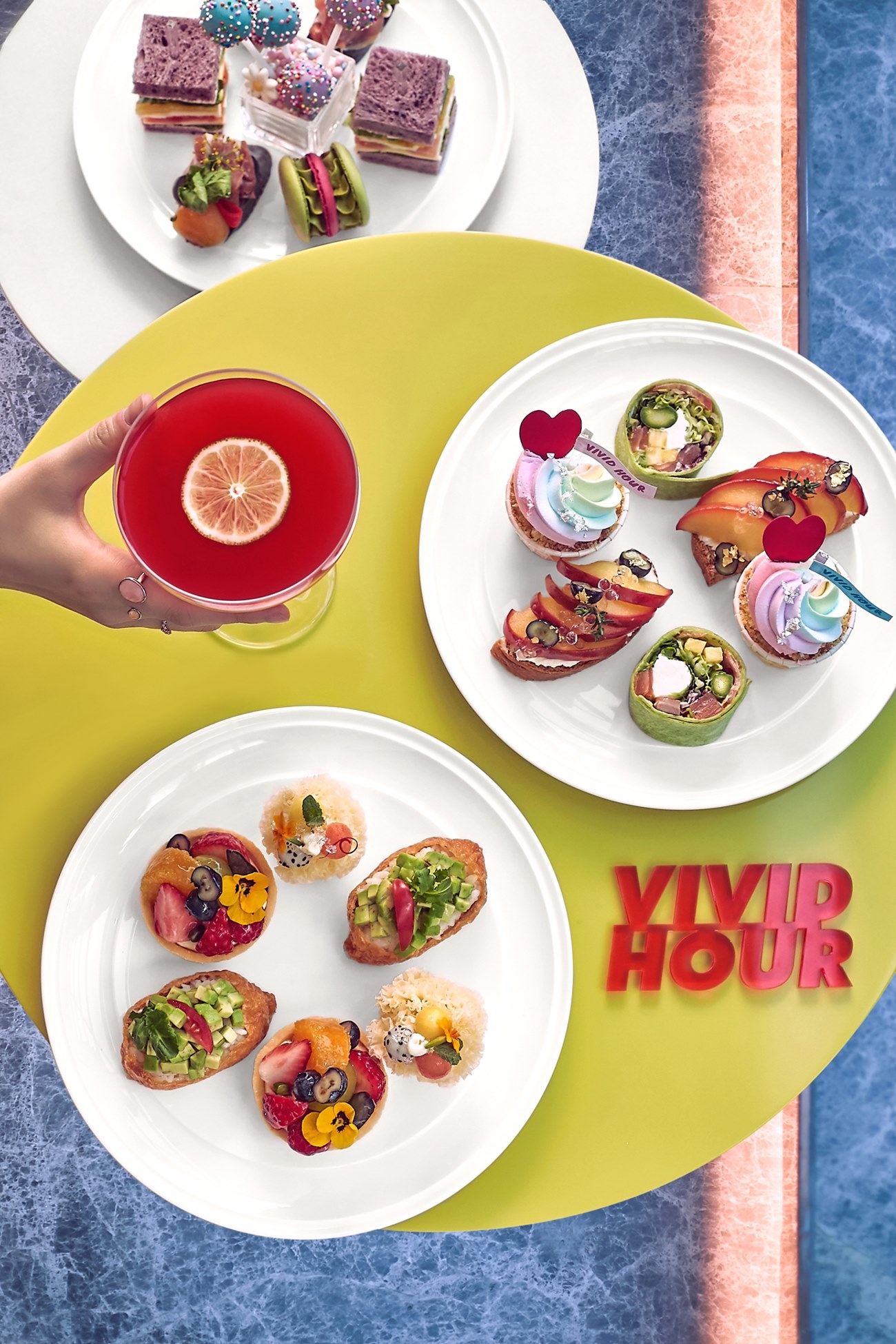 소셜 라운지 리바(ReBAR)에서 즐길 수 있는 비비드 아워(Vivid Hour)./ 사진제공 = 워커힐 호텔앤리조트