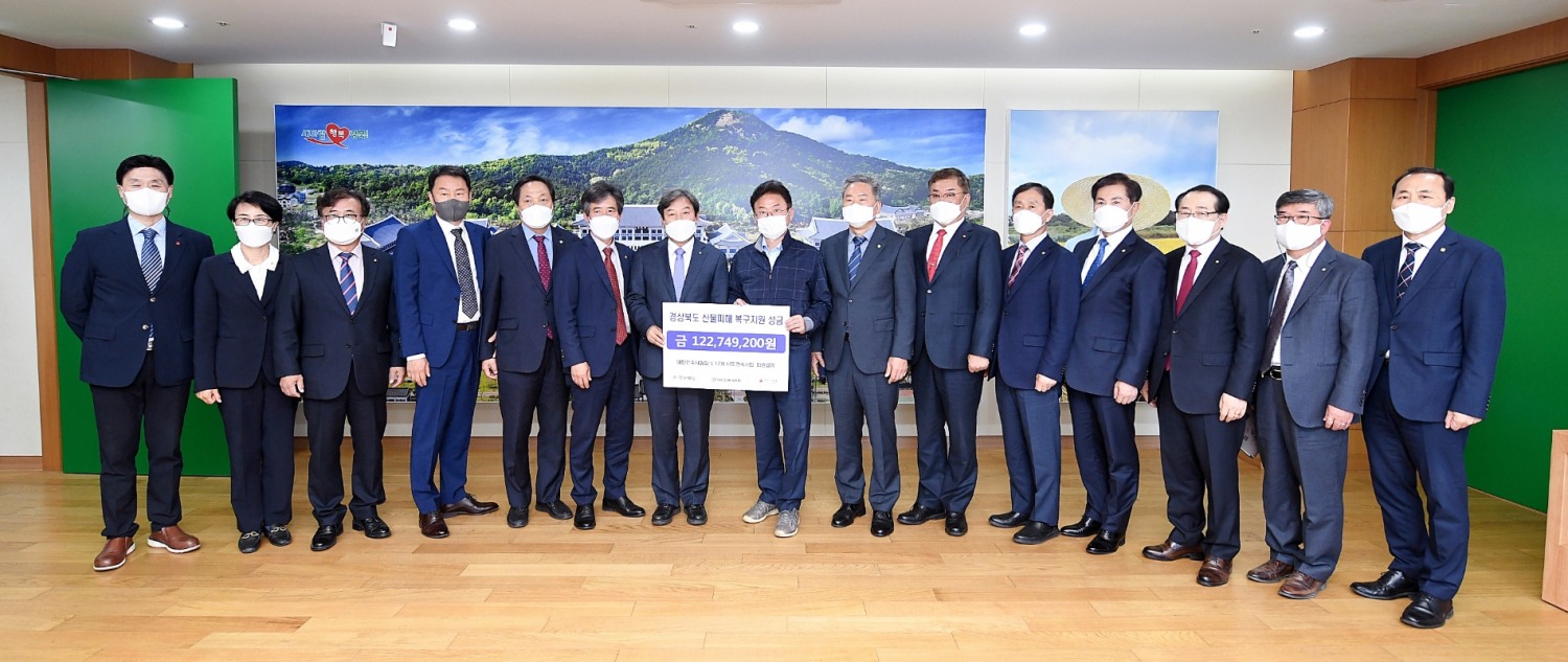 대한건축사협회 석정훈 회장을 비롯한 17개 시도건축사회장 대표단과 이철우 경상북도지사가 참석했다. / 사진제공=대한건축사협회
