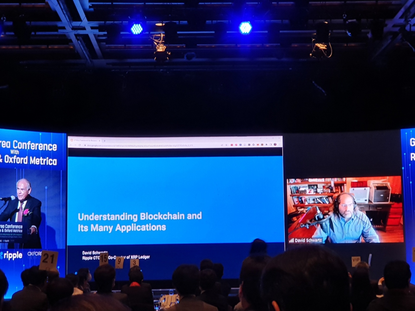 데이비드 슈워츠(David Schwartz) 리플 CTO(오른쪽)가 27일 서울 신라호텔에서 지비시코리아가 리플, 옥스퍼드 메트리카와 개최한 국제 콘퍼런스 기조연설자로 강연하고 있다. / 사진= 한국금융신문(2022.04.27)