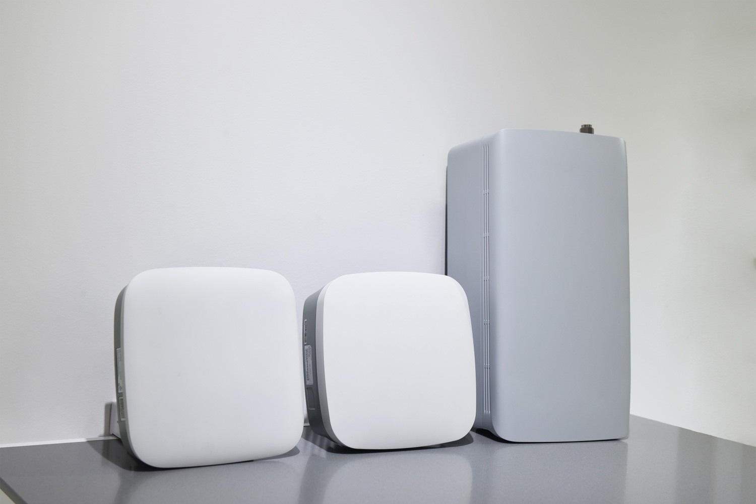 이음 5G 전용 장비(4.7GHz, 28GHz 지원 라디오 기지국 및 컴팩트 매크로). 사진=삼성전자