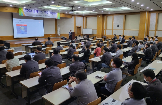금호석유화학(대표이사 백종훈)은 본사를 비롯한 전국 사업장을 대상으로 ‘찾아가는 ESG 아카데미’ 프로그램을 진행한다. 사진=금호석유화학.