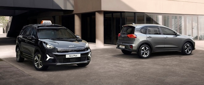 니로 플러스 택시모델(왼쪽)과 개인·법인 모델. 제공=기아.