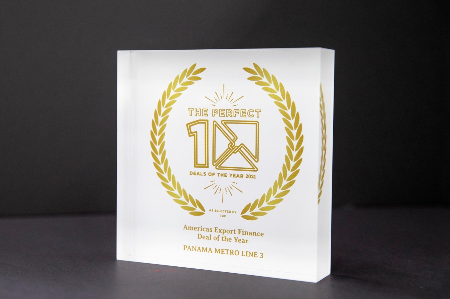 영국 금융전문지 TXF 선정 '올해의 딜' 상패 이미지 / 사진제공=현대건설