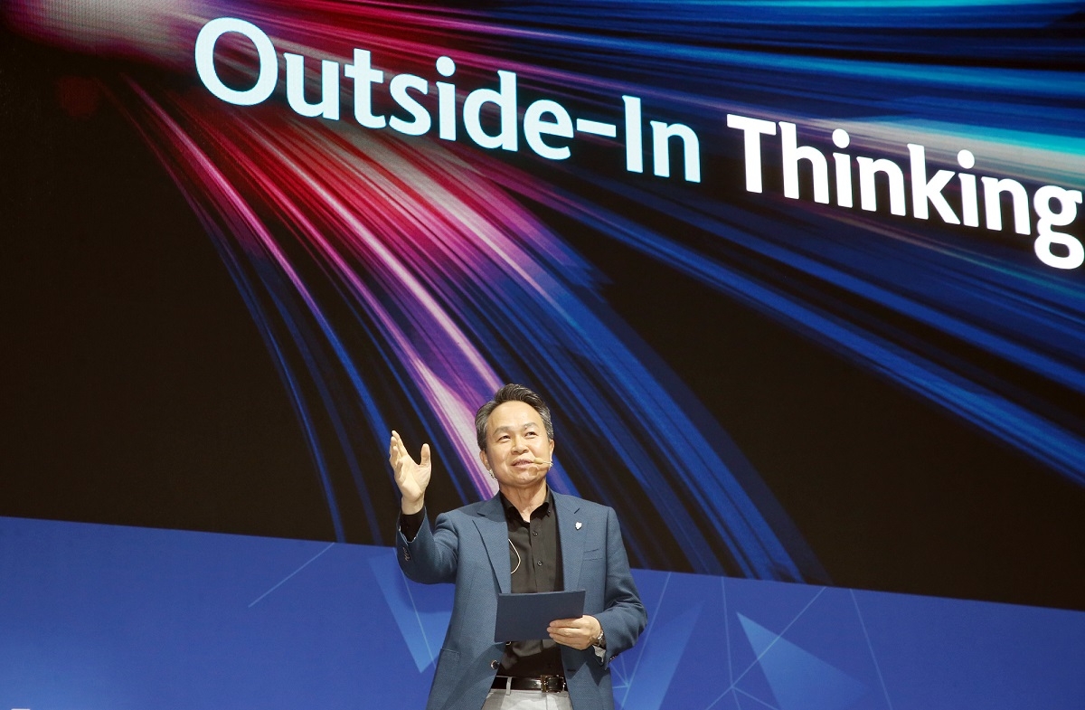 진옥동 신한은행장이 지난 15일 인천 송도 소재 송도컨벤시아에서 열린 ‘2022 하반기 경영전략회의’에서 발언하고 있다./사진=신한은행