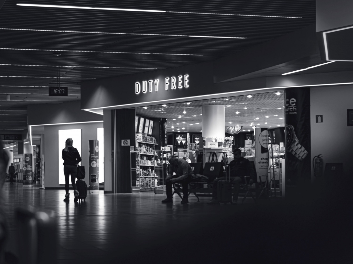 면세점 매장 모습./ 사진제공 = unsplash