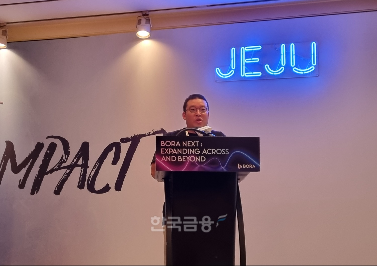 우상준 메타보라 공동대표가 8일 열린 ‘코리아블록체인위크 2022(이하 ‘KBW2022’)’에서 보라(BORA) 간담회에서 향후 로드맵을 소개하고 있다. 사진=정은경 기자