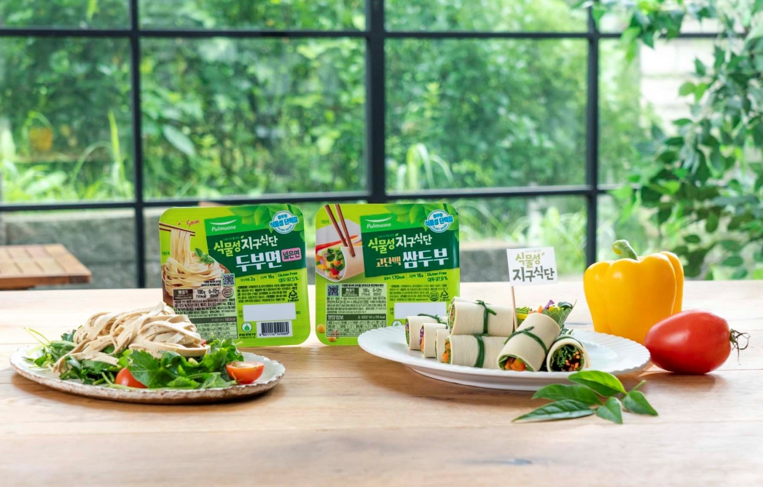풀무원 식물성 지구식단 두부면 라인업 대표 제품 2종(두부면, 쌈두부)./ 사진제공 = 풀무원