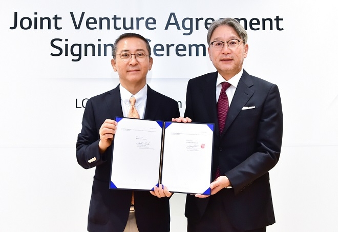 LG에너지솔루션 CEO 권영수 부회장(왼쪽)과 혼다 미베 토시히로 CEO. 제공=LG엔솔.