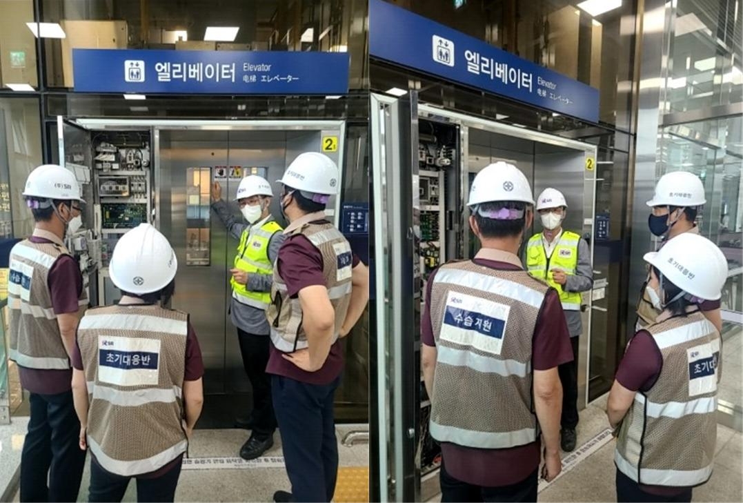 SR관계자들이 30일 평택지제역 승강기 훈련을 진행하는 모습. /사진제공=SR