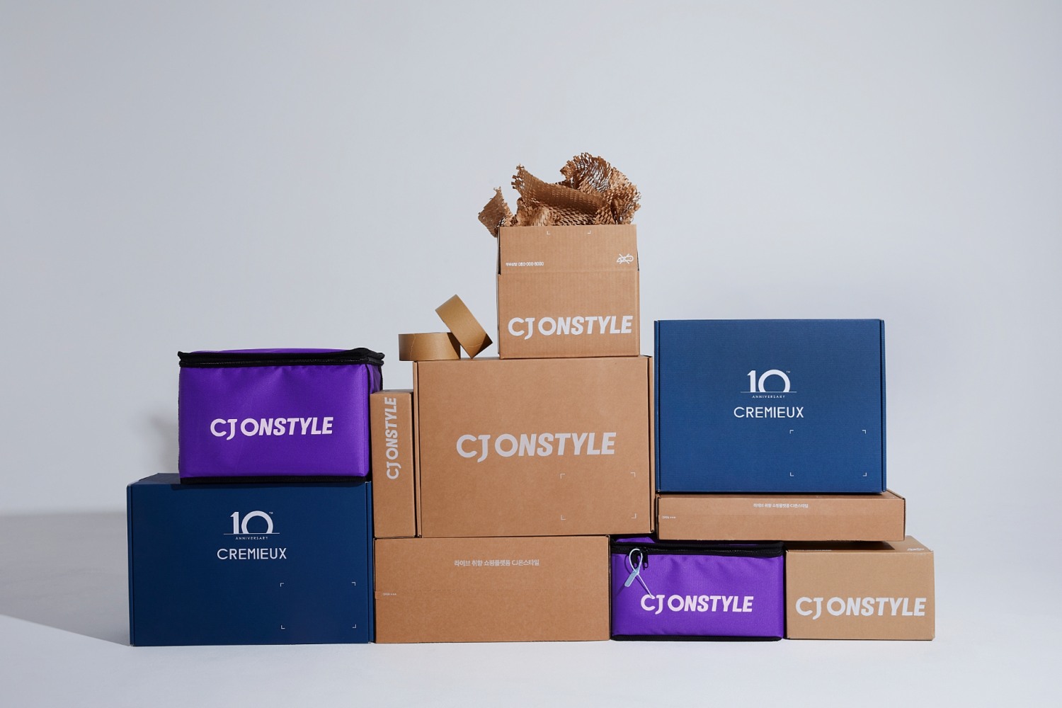 CJ온스타일이 6일 자원 순환의 날을 맞아 30개 협력사에 총 1억원 상당 종이테이프 물품을 지원한다./사진제공=CJ온스타일