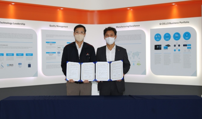 한화솔루션(부회장 김동관) 큐셀부문(이하 한화큐셀)은 22일 한화큐셀 진천공장에서 한국동서발전과 ‘태양광 보급확산을 위한 공동기술개발 업무협약’을 체결했다. 사진=한화솔루션.