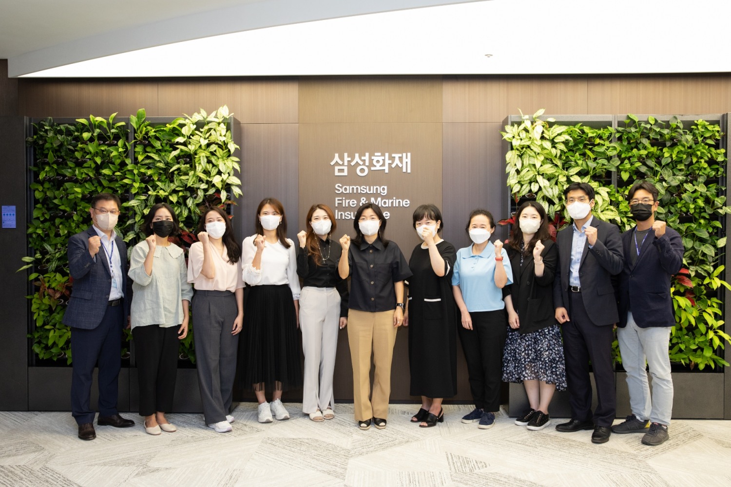 삼성화재 고객패널, MZ패널 발대식을 마치고 패널들이 화이팅을 외치고 있다./사진제공=삼성화재