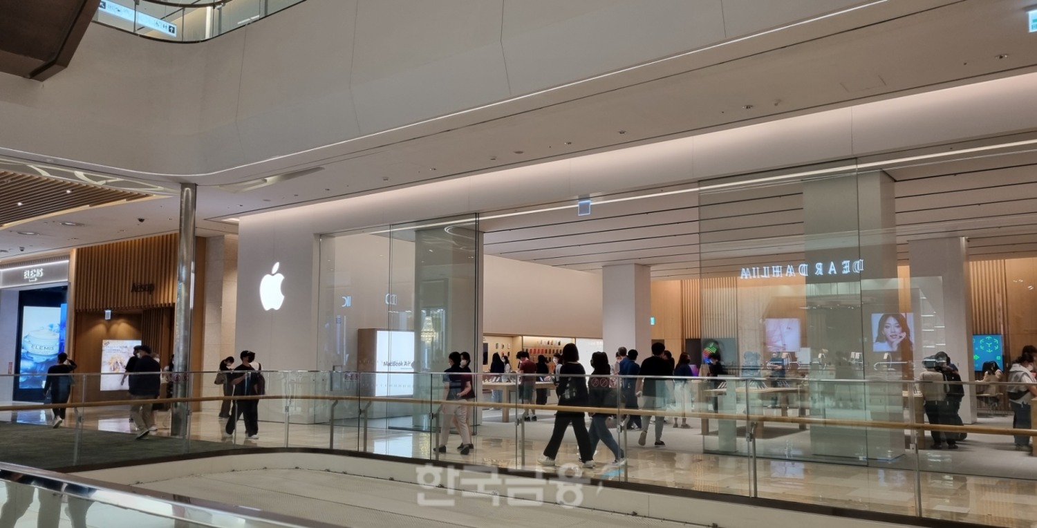 지난 24일 개점한 애플스토어 잠실. 사진=정은경 기자