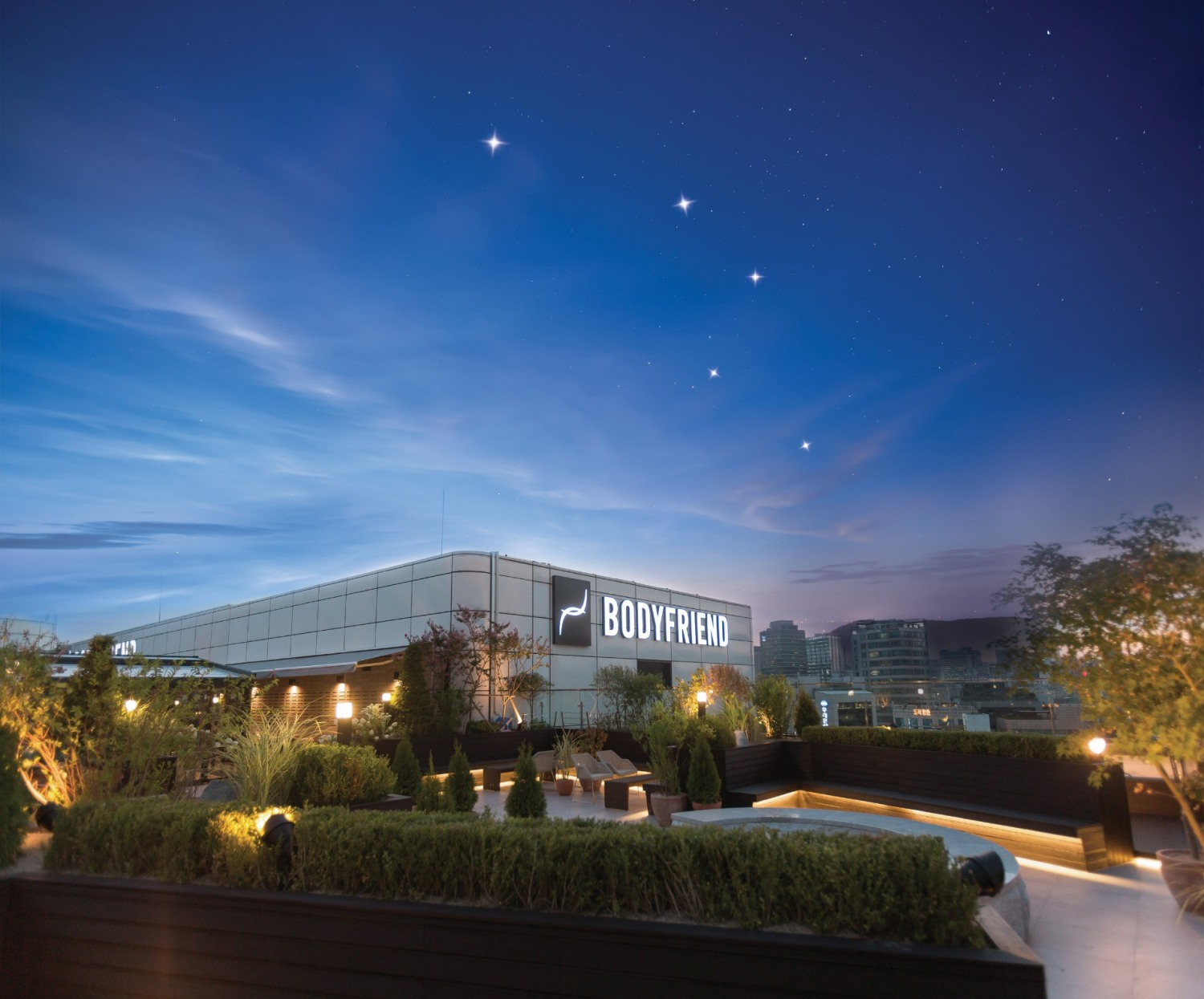 바디프랜드가 집중호우화 태풍 힌남노로 침수 피해 입은 가정에 안마의자 무상 수리와 교체를 실시한다./사진제공=바디프랜드