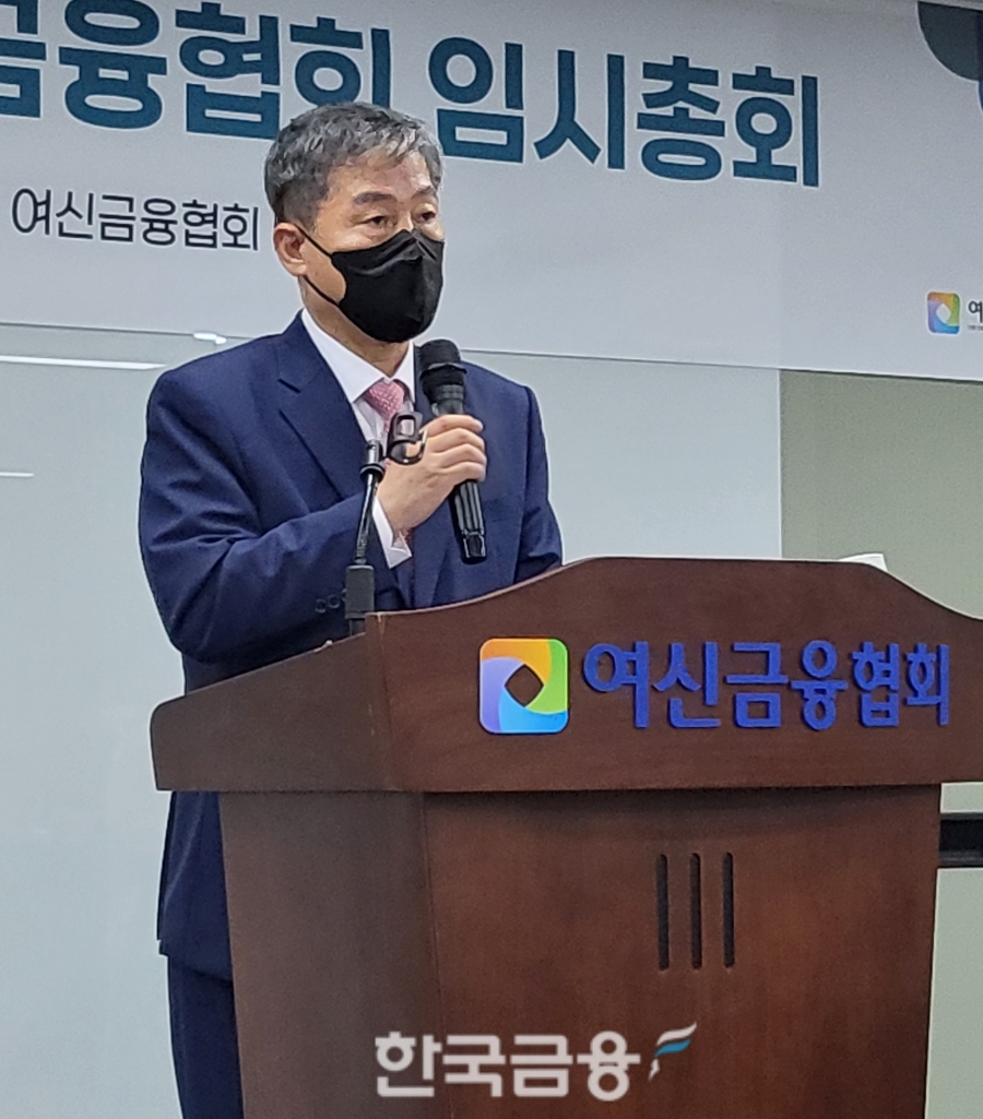 정완규 신임 여신금융협회장이 6일 오전 11시 서울 중구 여신금융협회 11층 대회의실에서 기자들 질문에 대답하고 있다. /사진제공=신혜주 기자