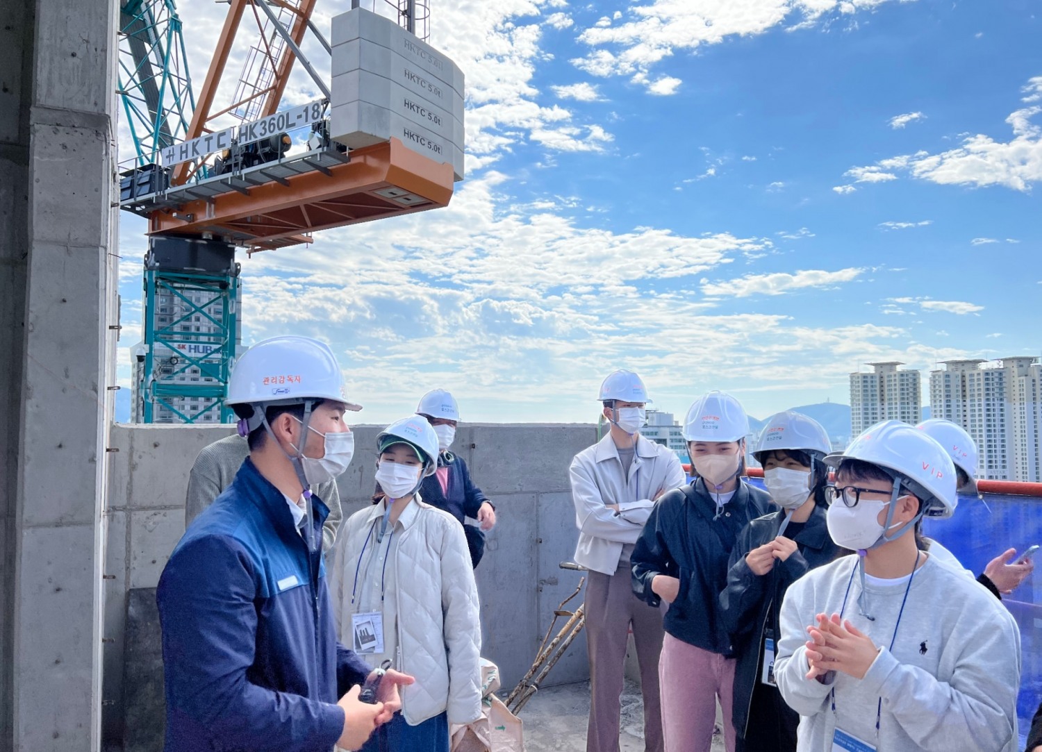 더샵 온천헤리티지 건설현장에서 열린 건설분야 취업캠프 현장 / 사진제공=포스코건설