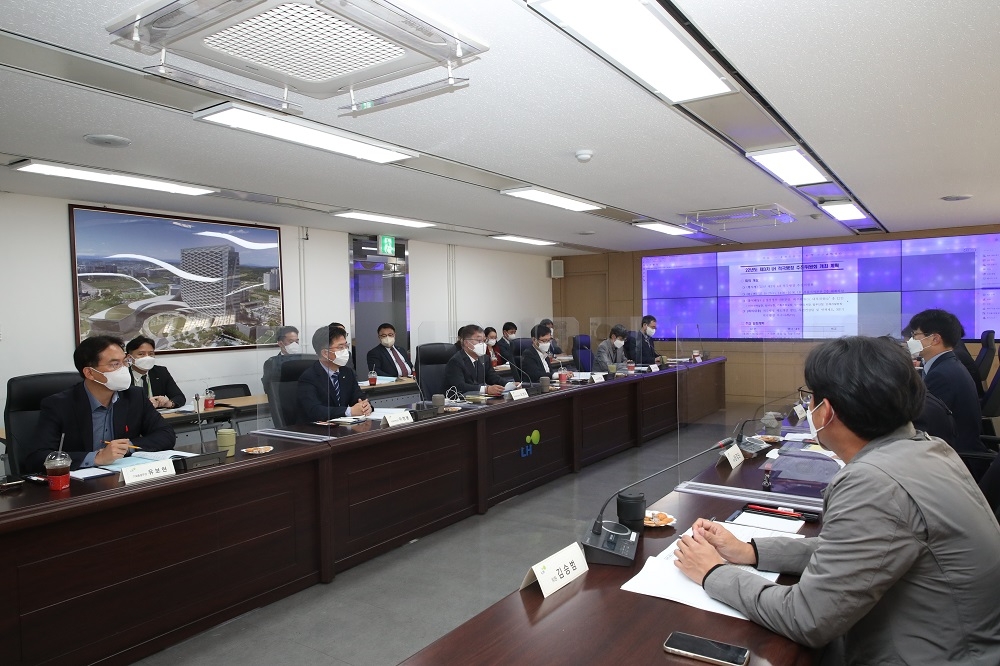 LH는 27일, LH 서울지역본부에서 ‘적극행정추진위원회’ 제3차 회의를 개최했다./사진제공=LH
