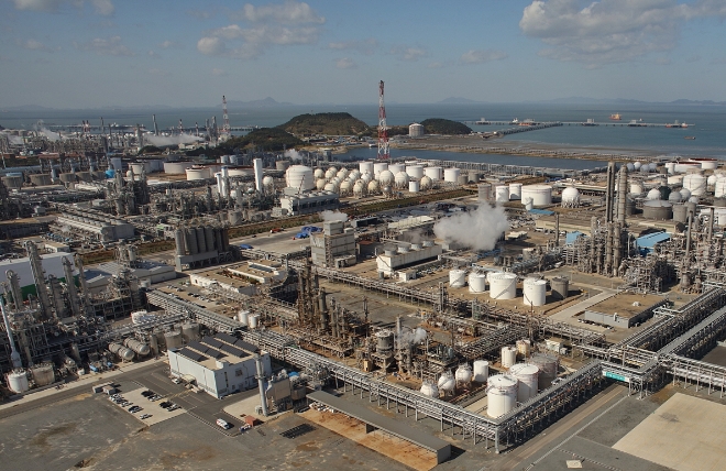 LG화학은 공장에서 포집한 이산화탄소와 부생가스인 메탄을 사용해 플라스틱을 만드는 메탄건식개질(DRM : Dry Reforming of Methane)설비를 구축한다. /사진=LG화학.