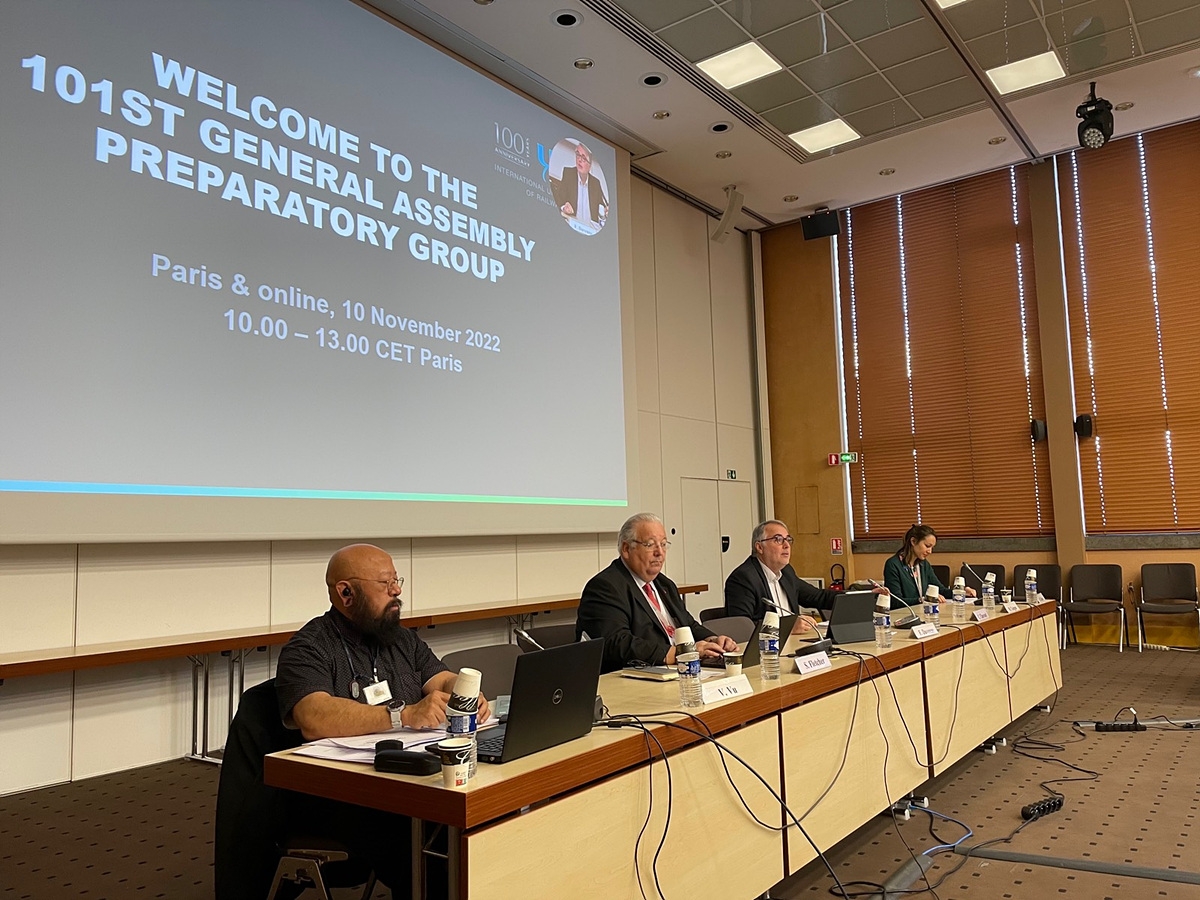 지난 2022년 11월 10일 개최된 국제철도연맹(UIC) 전체총회 준비회의에서 프랑소와 다벤느 사무총장이 투표를 통한 지역 의장 선출 계획을 발표하고 있다. /사진제공=한국철도공사