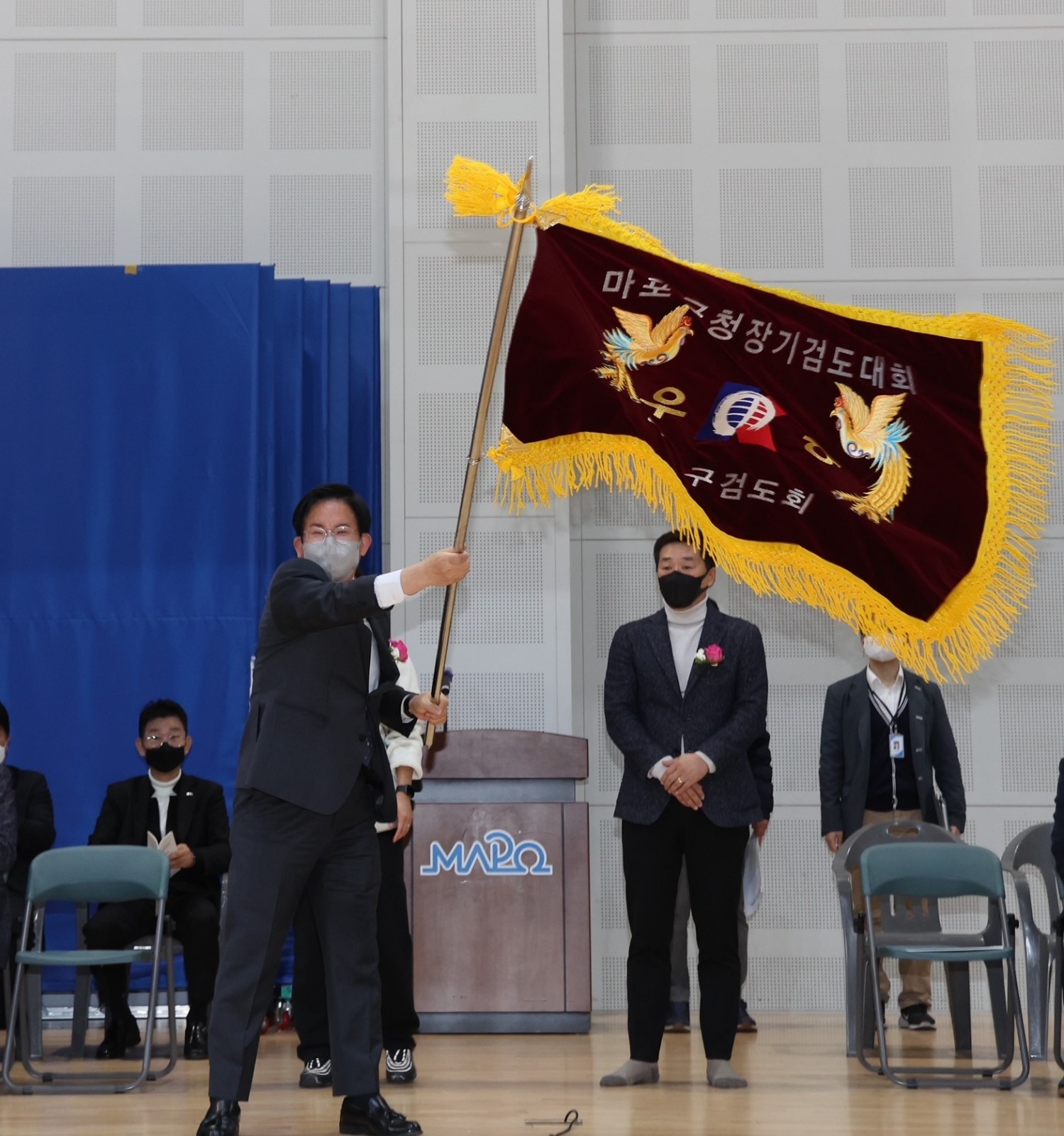 박강수 마포구청장아 제13회 마포구청장기 검도대회 개회를 알리는 모습./사진제공=마포구