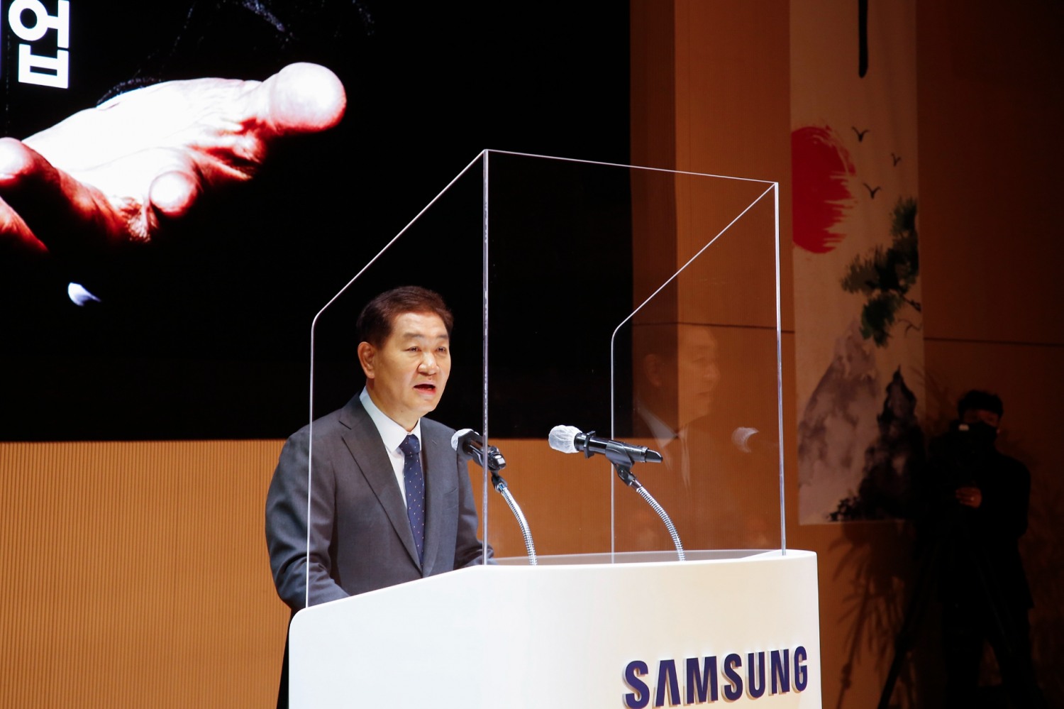 한종희 삼성전자 대표이사 부회장이 2일 수원 삼성 디지털시티에서 '2023 시무식'을 열고 신년사를 전했다. 2023.01.02사진=삼성전자