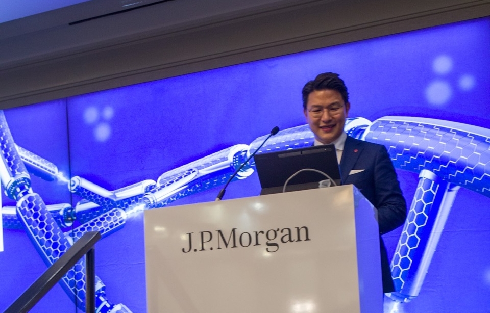 이원직 롯데바이오로직스 대표가 미국 JP모건 헬스케어 콘퍼런스 아시아태평양 트랙에서 발표하고 있다./ 사진제공 = 롯데바이오로직스