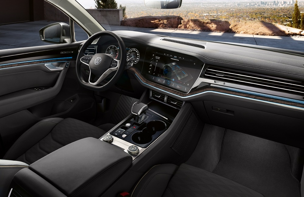 폭스바겐 투아렉 내부.