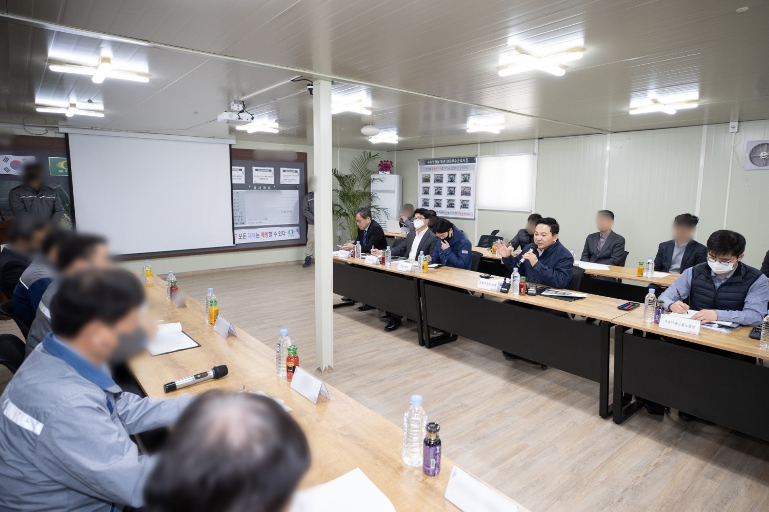 타워크레인 태업 특별점검 관련 간담회를 진행 중인 원희룡 국토부장관