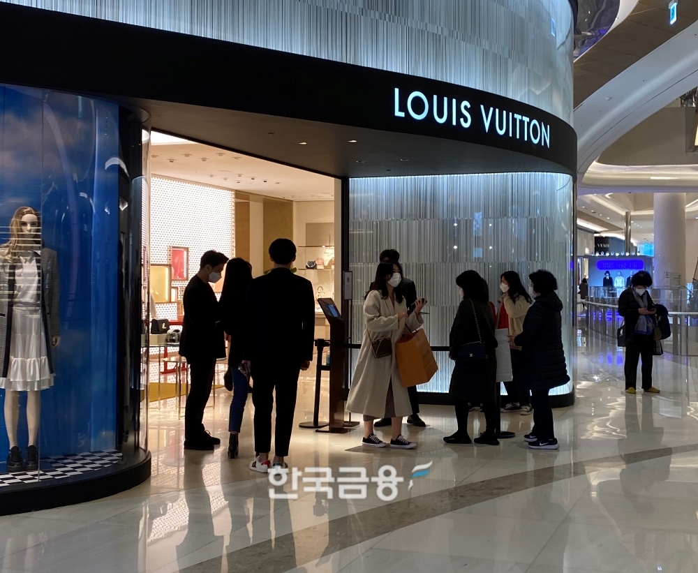 루이비통모에헤네시(LVMH)의 베르나르 아르노 총괄회장이 20일 방한했다./사진=홍지인 기자