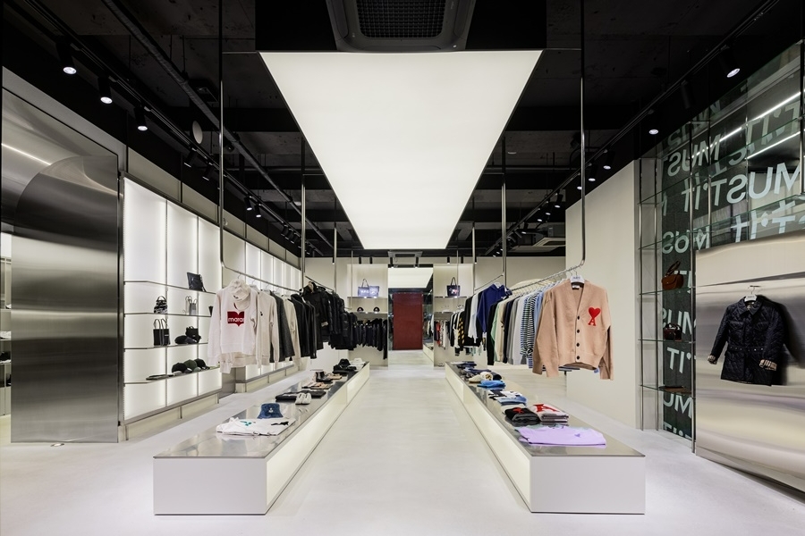 명품 커머스 플랫폼 머스트잇이 3월에 새롭게 출시한 '트렌드' 서비스 개편 후 이용객이 증가했다. /사진제공=머스트잇