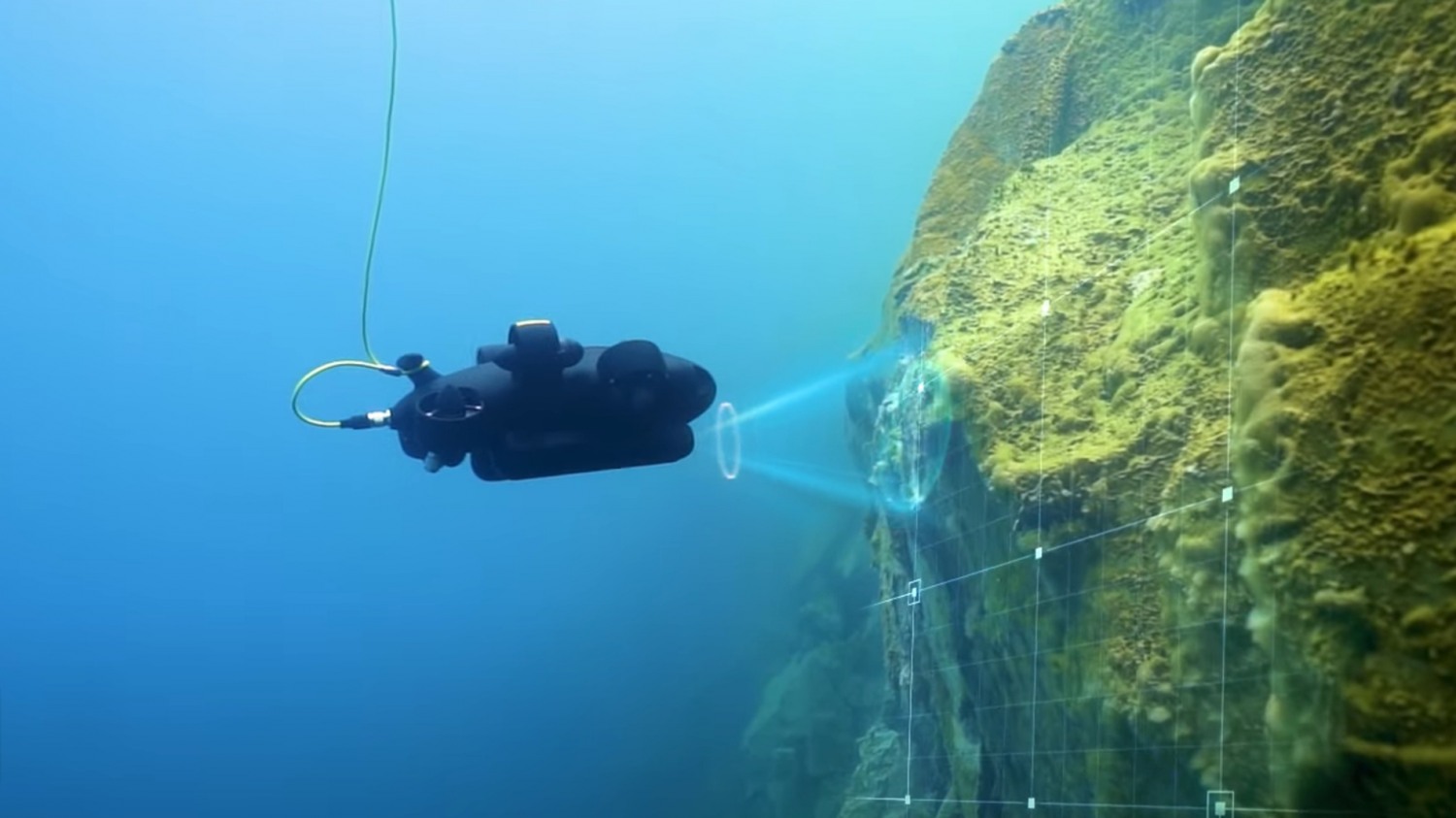 해저탐사에 나서고 있는 수중드론 / 사진제공=포스코이앤씨