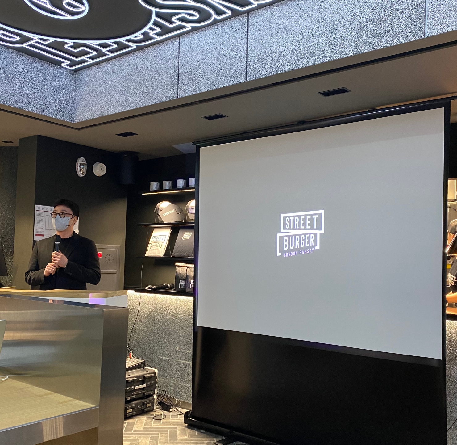 고든램지코리아를 운영하는 진경산업 방중환 상무가 27일 열린 기자간담회에서 발언하고 있다./ 사진촬영 = 홍지인 기자