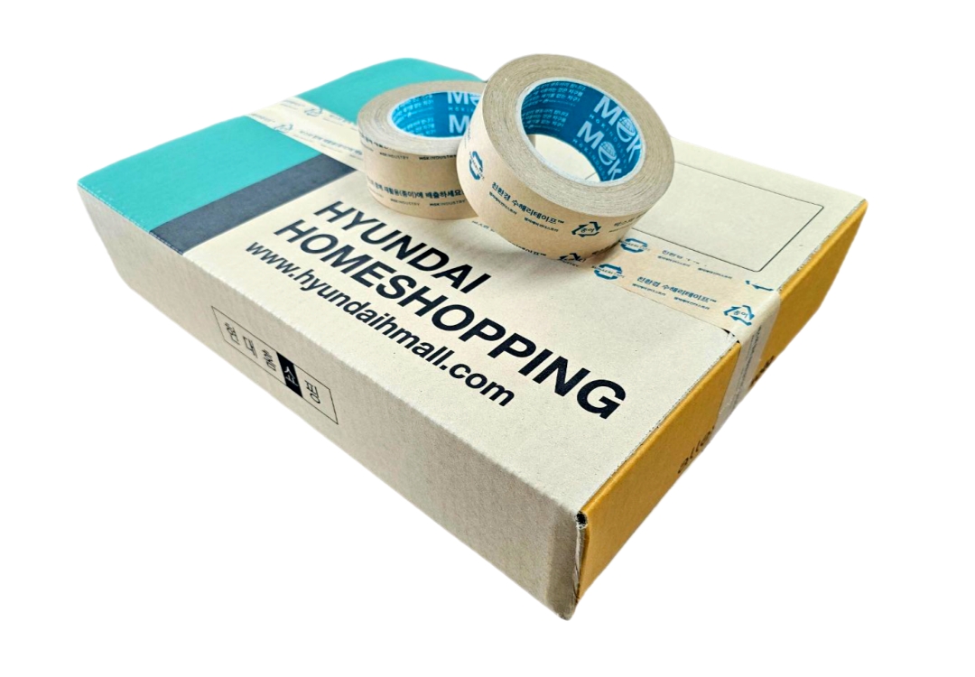 현대홈쇼핑은 업계 최초로 100% 재활용 가능한 친환경 테이프를 도입한다. /사진제공=현대홈쇼핑