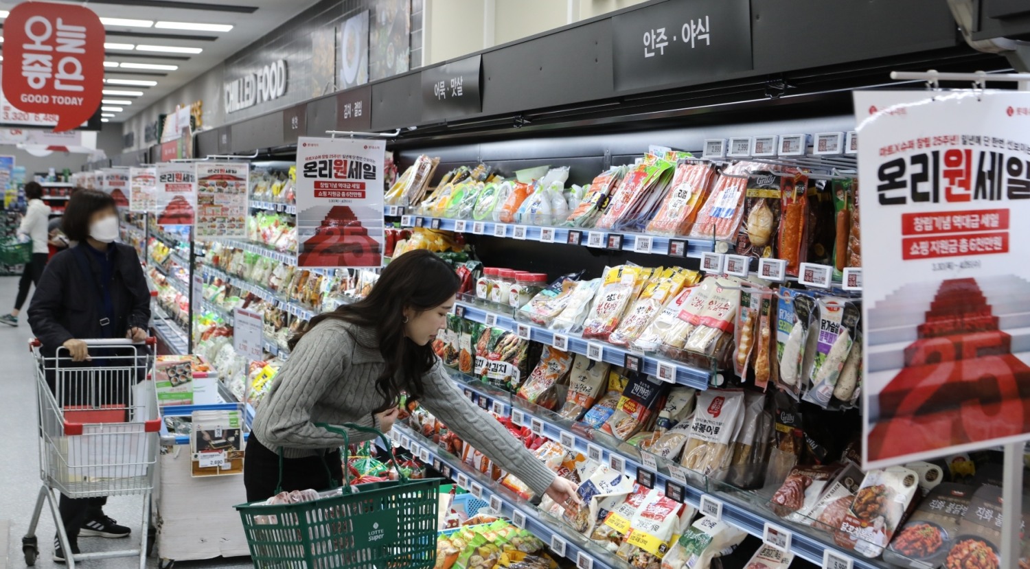 롯데슈퍼가 창립 25주년을 맞아 '온리원 세일'행사를 진행한다. /사진제공=롯데쇼핑