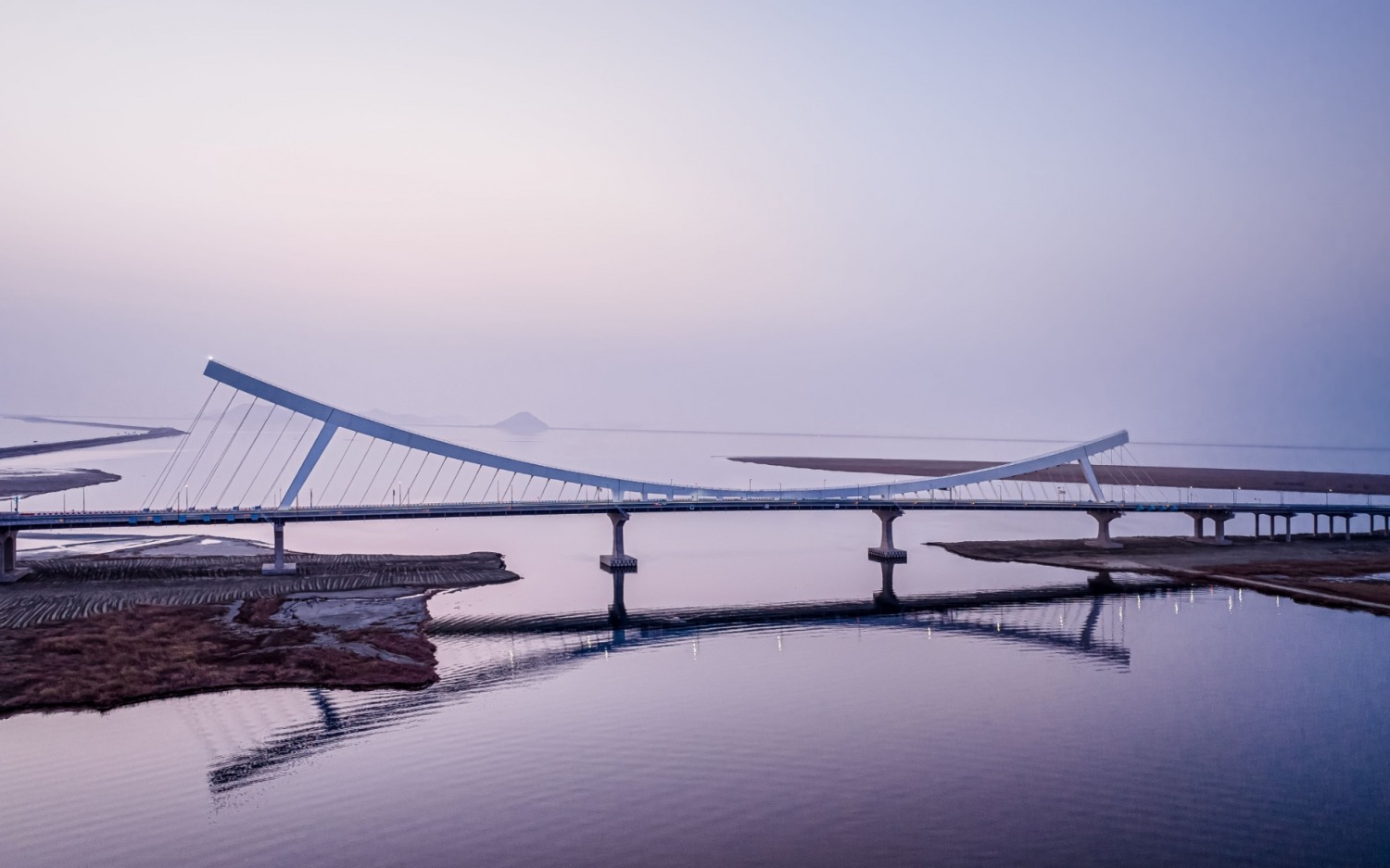 새만금 남북도로 1단계 구간’에 설치된 남경대교 전경./사진제공=DL이앤씨
