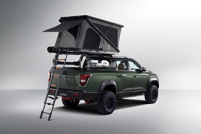 렉스턴 스포츠카 루프탑 텐트 드레스업 모델. 사진=KG모빌리티.