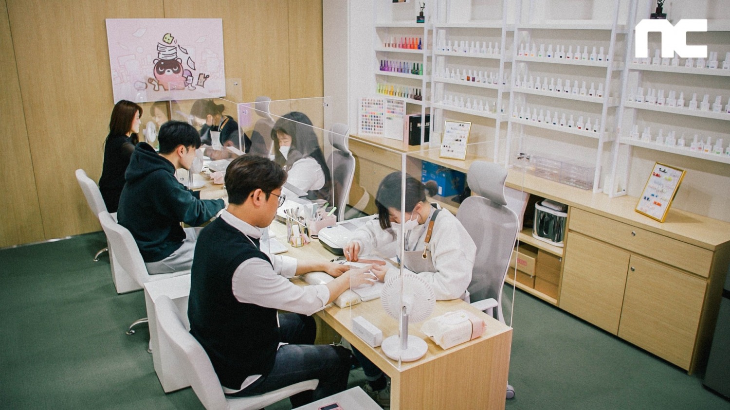 엔씨소프트가 장애인 근로자 고용과 직원 복지를 위해 신설한 '네일케어룸'의 모습. / 사진제공=엔씨소프트