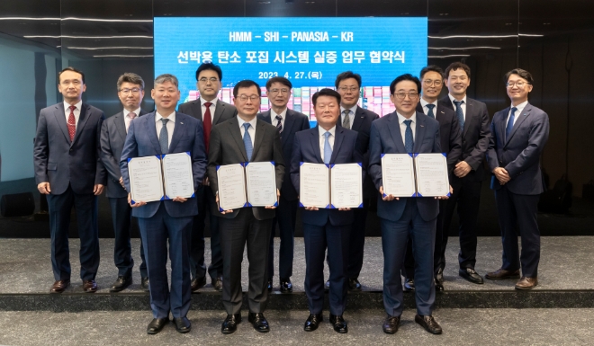 삼성중공업(대표 최성안, 정진택)은 HMM(대표 김경배) 등 3개사와 선박 이산화탄소 포집·액화 저장 기술(OCCS) 통합실증 연구 맞손을 잡았다. /사진제공=삼성중공업.