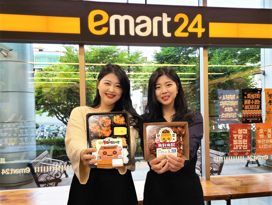 이마트24는 넥슨과 손잡고 게임 '던전앤파이터' 먹거리 상품을 선보이고, 팝업스토어도 연다. /사진제공=이마트24