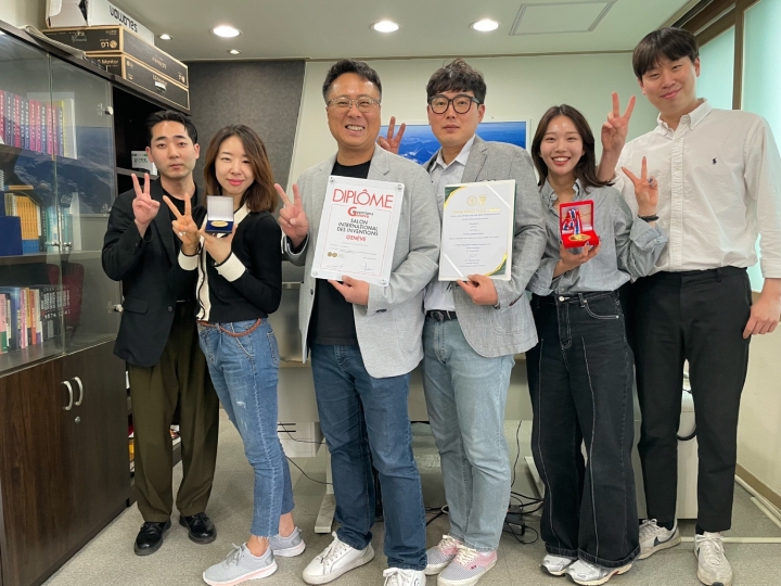 ▲스위스 제네바 국제발명전에서 금상을 수상한 프라임경제·비티에프테크 임직원(사진=비티에프테크 제공)