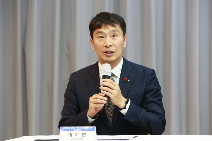 이복현 금융감독원장이 신한은행과 사회복지공동모금회 간 업무협약 및 보이스피싱 피해 예방 간담회 참석해 인사말을 하고 있다. 2023.05.02. /사진제공=금융감독원