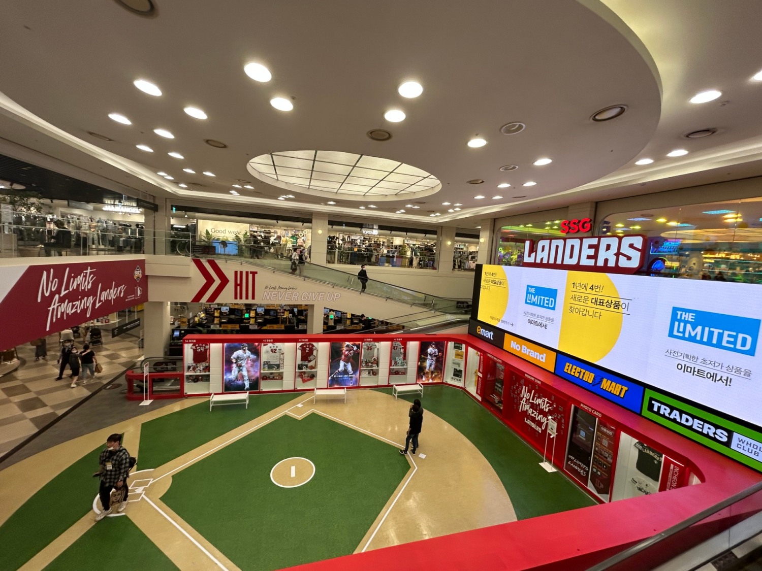이마트 연수점에 있는 랜더스 광장. /사진=박슬기 기자