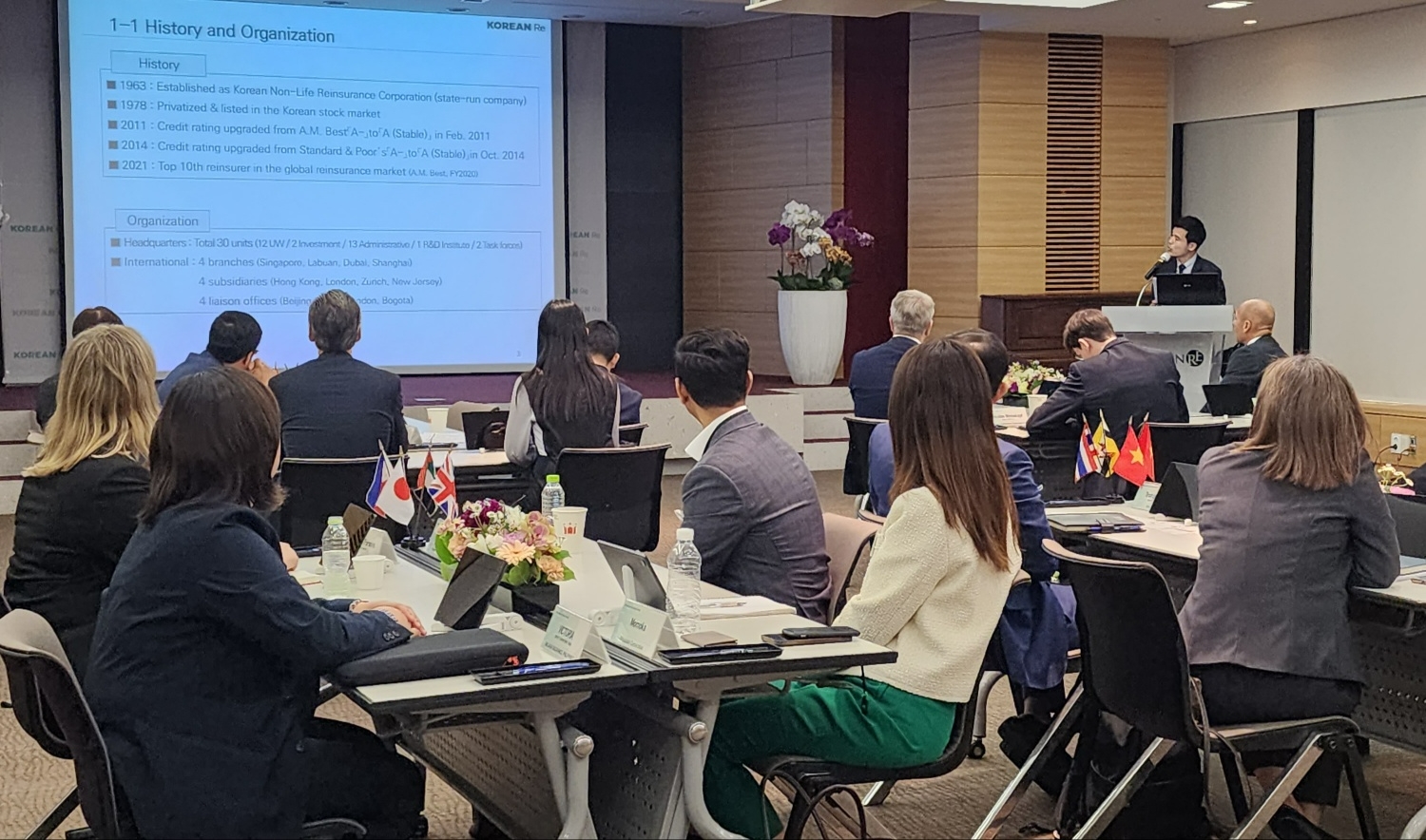 ‘제39차 코리안리 세미나’가 17개국 24개사 재보험 전문가 24명이 참석한 가운데 오는 12일까지 진행된다. 사진은 행사가 시작된 지난 8일 참가자들이 세미나를 듣고 있는 모습./사진제공=코리안리재보험
