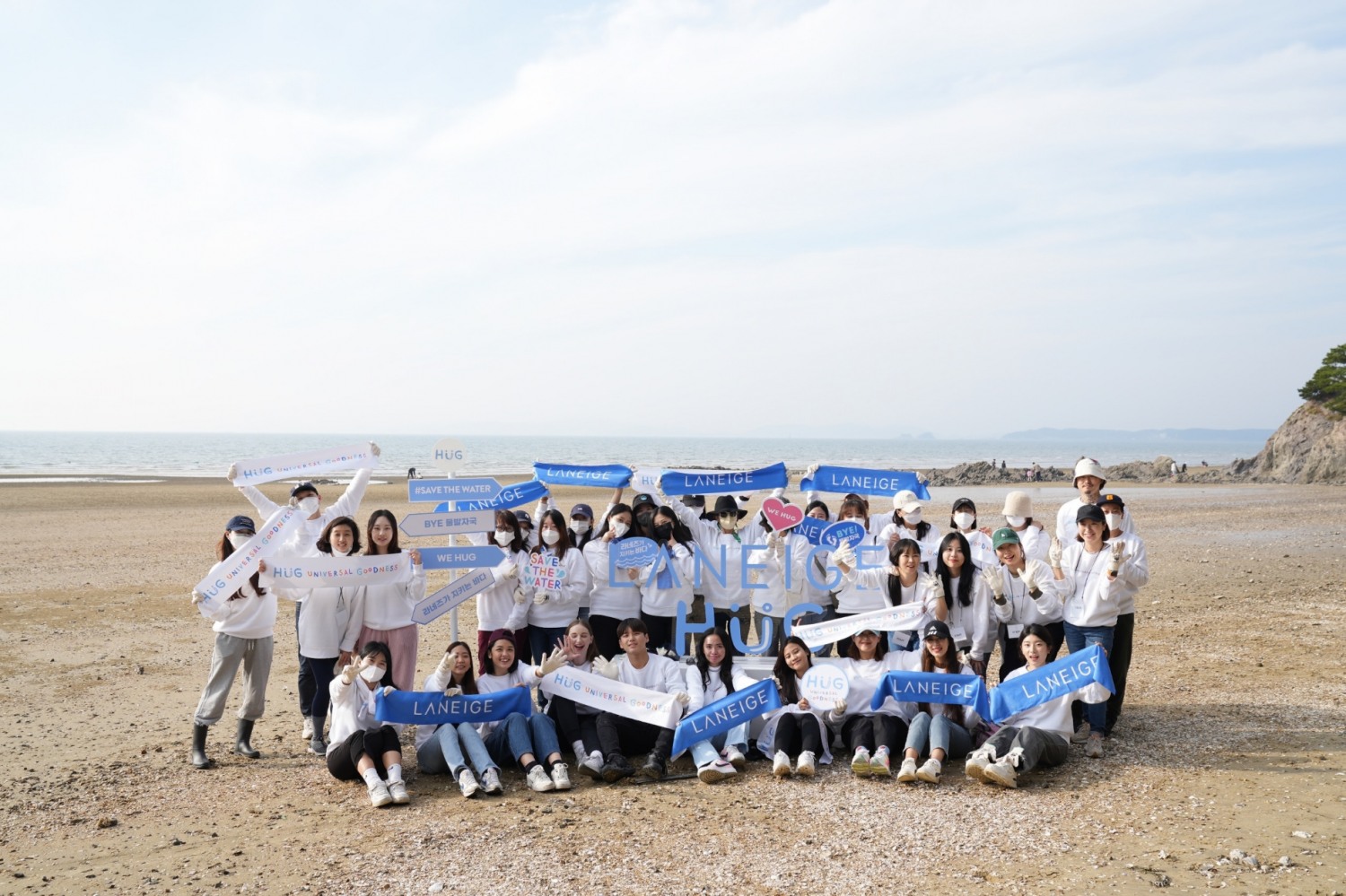 라네즈 2022년 태안 청포대 해안 플로깅./ 사진 = 아모레퍼시픽