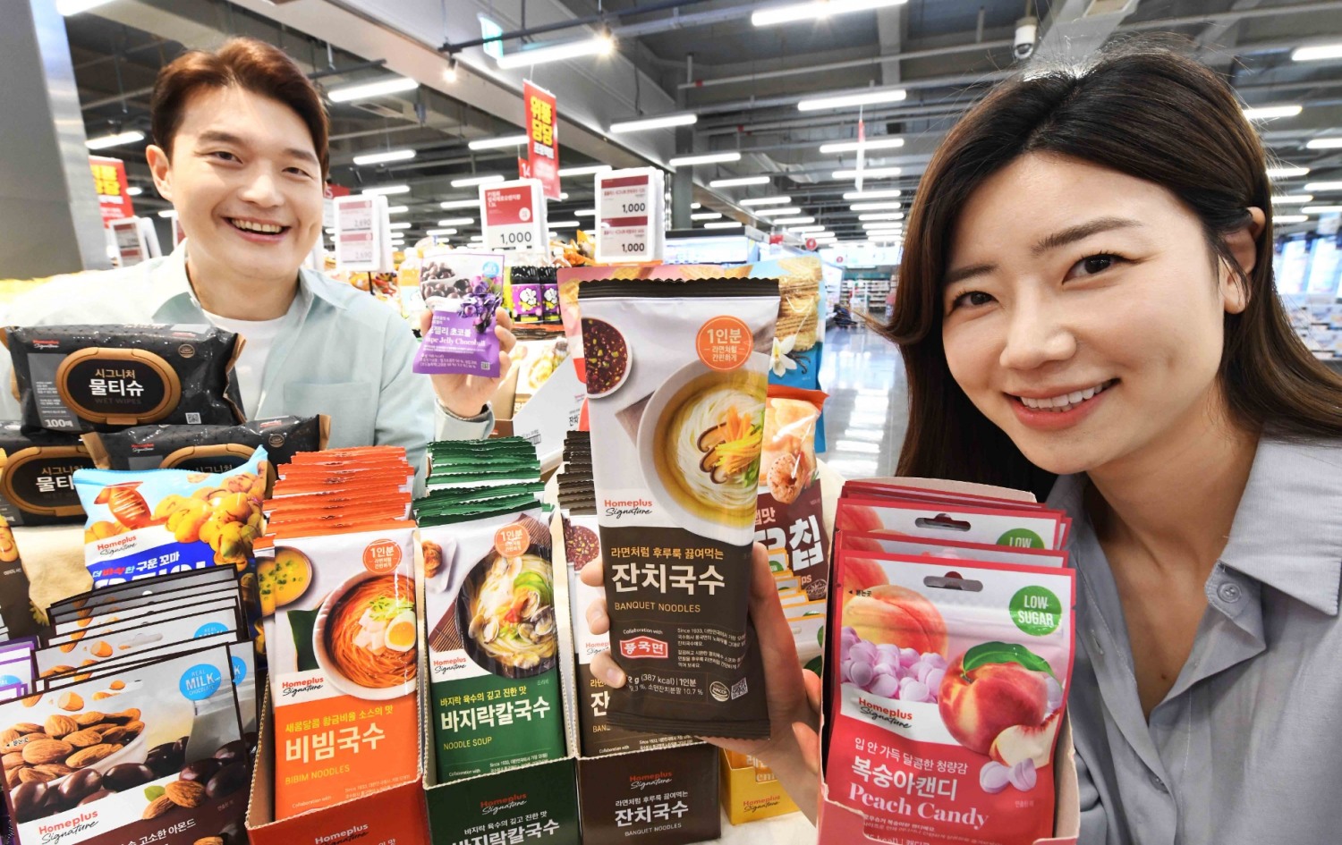 홈플러스의 PB브랜드 '시그니처' 국수 3종이 큰 인기를 끌고 있다. /사진제공=홈플러스