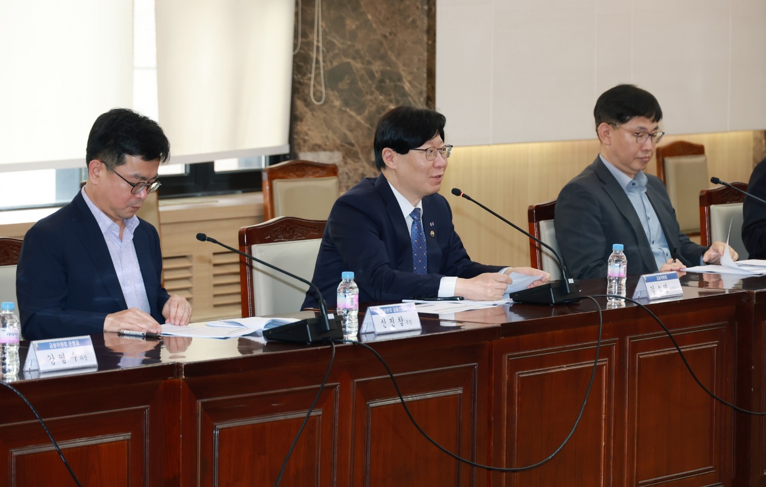 김소영 금융위원회 부위원장이 지난 14일 오후 서울 종로구 정부서울청사에서 개최한 은행권 경영·영업관행·제도개선 TF 12차 실무작업반 회의에 참석해 은행 경영현황 공개 보고서 관련해 논의했다./사진제공=금융위