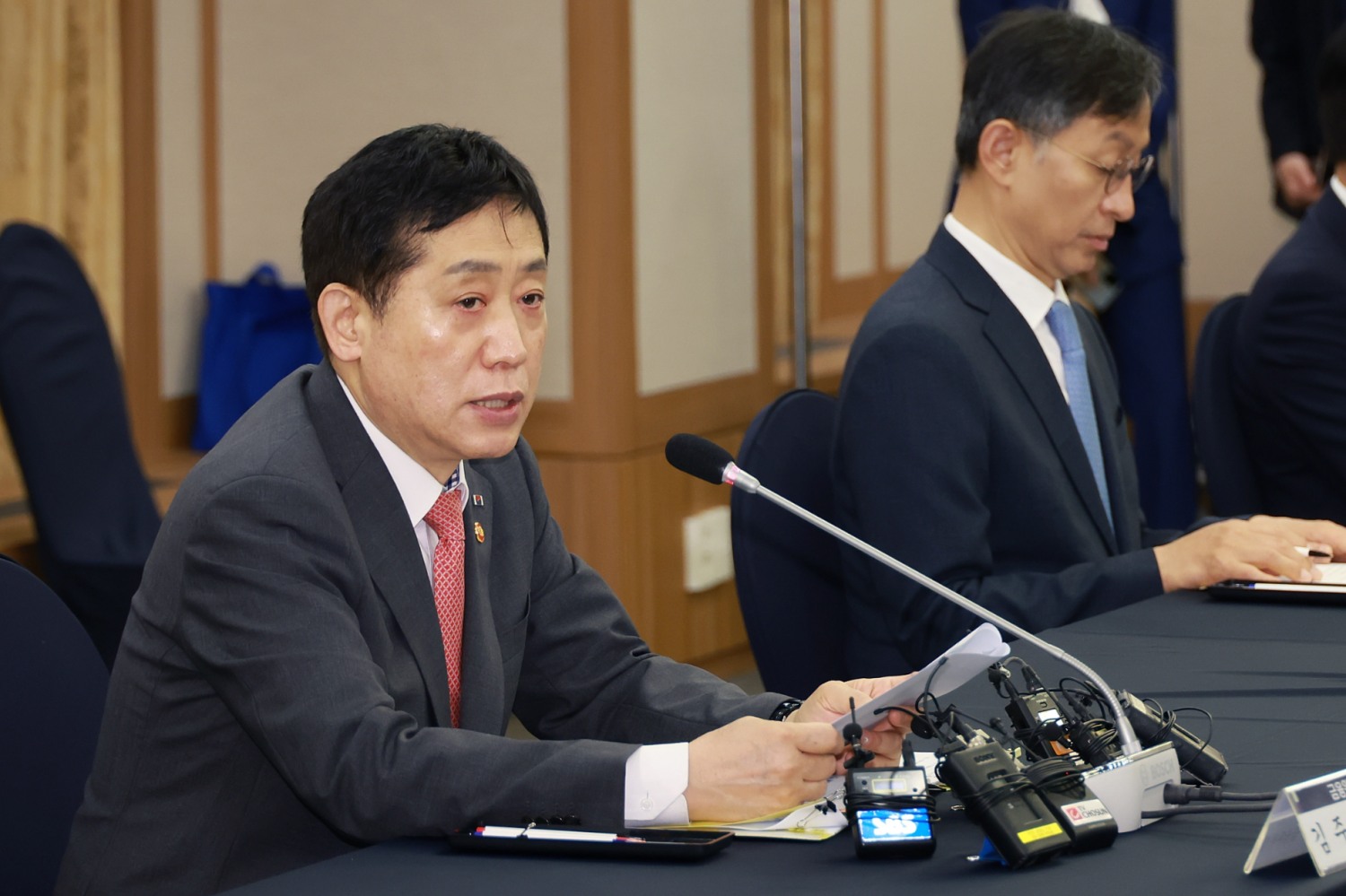 김주현 금융위원장이 22일 오전 서울 중구 은행회관에서 금융감독원과 함께 개최한 금융협회장 간담회에서 금융회사 내부통제 제도개선 방안을 발표했다./사진제공=금융위