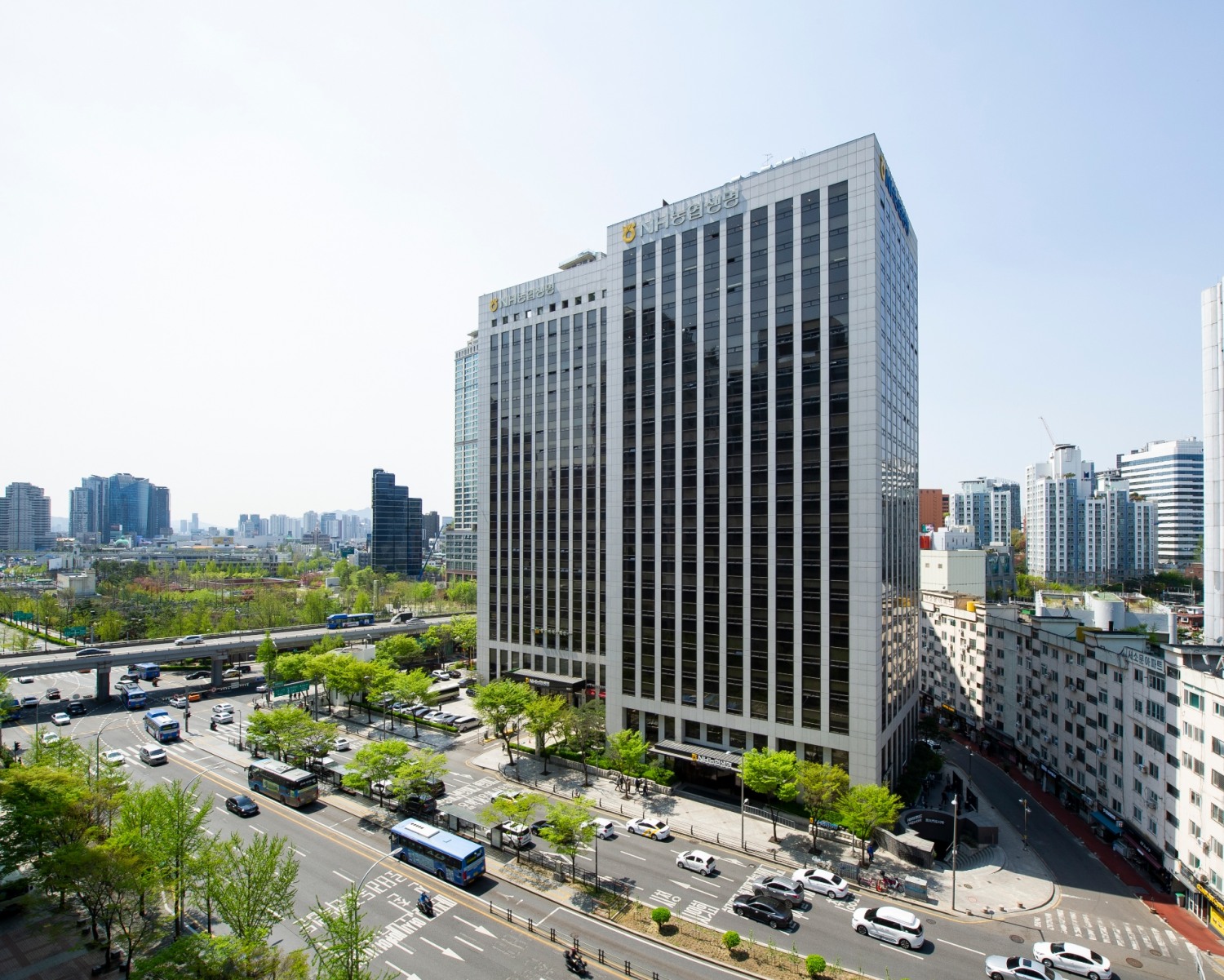 NH농협생명은 자사 보험을 가입하고 있는 고객들의 보험계약대출 금리 최고한도를 오는 7월 1일부터 6.5%로 인하한다고 30일 밝혔다.(2023.06.30.)./사진제공=농협생명